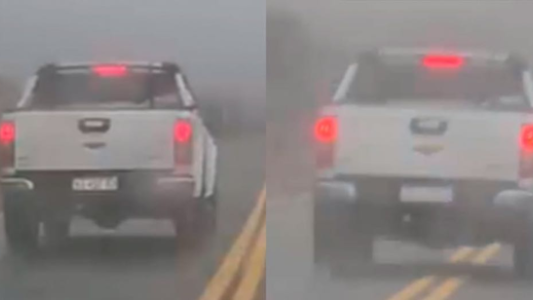 Altas cumbres: pasó autos en doble línea amarilla bajo la lluvia y quedó filmado