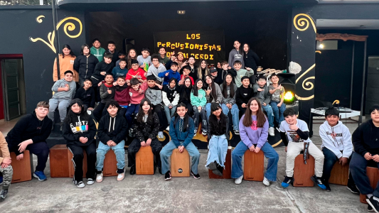 Los percusionistas de Alberdi: un taller que late al ritmo de los sueños