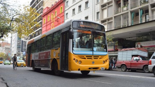 Detienen a un hombre tras agredir a una mujer en un colectivo de Córdoba capital