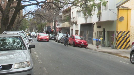 Inseguridad en aumento: motochorros tienen de punto a un edificio