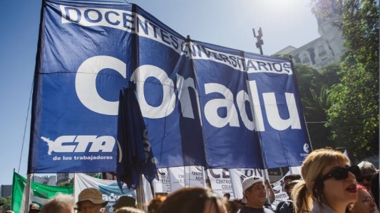 Tras el veto a la ley de financiamiento universitario, oposición, gremios y estudiantes convocan a una marcha