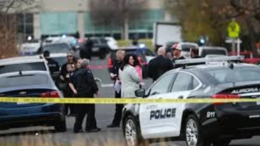 Tiroteo en una escuela secundaria de Denver causó tres heridos graves
