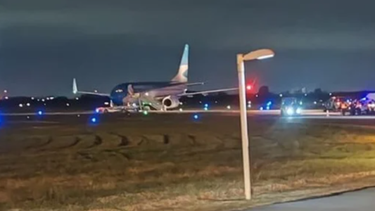 El vuelo con argentinos deportados por Estados Unidos llegó hoy a Ezeiza