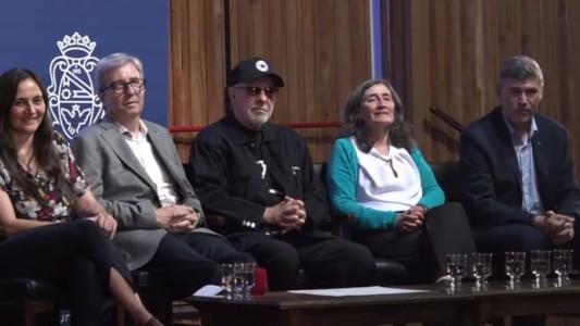 León Gieco fue distinguido con el título de Doctor Honoris Causa de la UNC