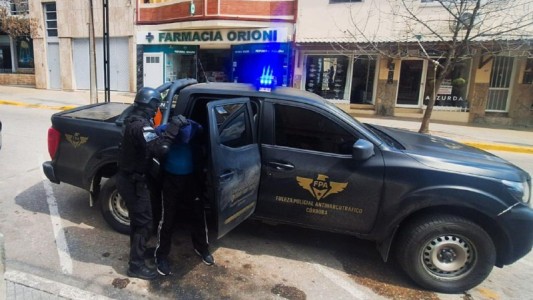Detuvieron a un delivery de drogas en Mina Clavero: incautaron cocaína, dinero y otros elementos