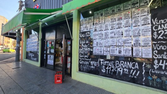 Dos trabajadoras de un comercio evitaron un robo peleando con el ladrón