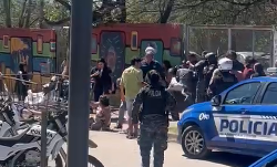 Alumnos y padres se enfrentaron a golpes en un colegio de Villa Urquiza