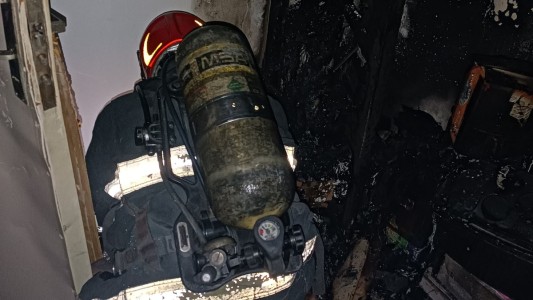 Incendio en un departamento de barrio Alberdi obligó a evacuar a 20 personas