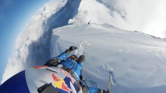 Un alpinista polaco escaló el Monte Everest y lo bajó esquiando y sin oxigeno suplementario