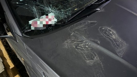 Cuatro jóvenes fueron detenidos por dañar un vehículo