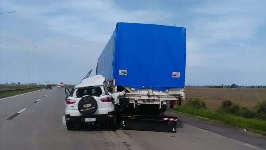 Fatal accidente en Leones: una mujer murió y dos personas resultaron heridas