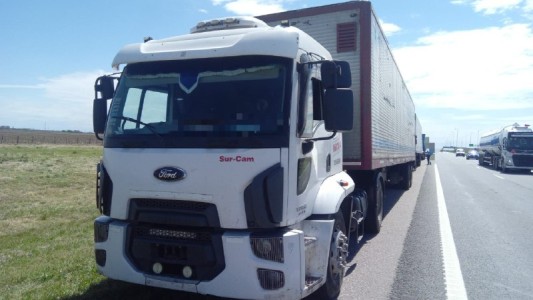 Tragedia en la Autopista Córdoba–Rosario: murió un camionero tras ser embestido