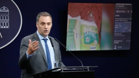 "Que Santa Claus les traiga paz": irónica chicana de Adorni a Maduro por el inicio de la Navidad en Venezuela