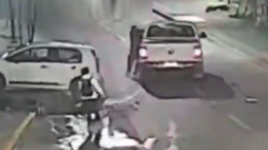 Imputan al conductor que circulaba con su bebé y fue chocado por una Amarok en la Costanera