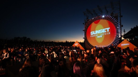 Paseo del Jockey celebra la primavera con moda, música y descuentos en una nueva edición del Sunset Parade