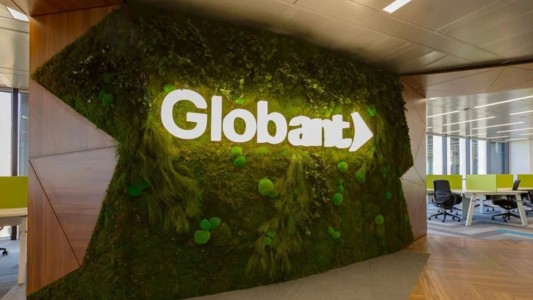 Denuncian a Globant, Despegar y 19 tecnológicas por despidos con beneficios fiscales