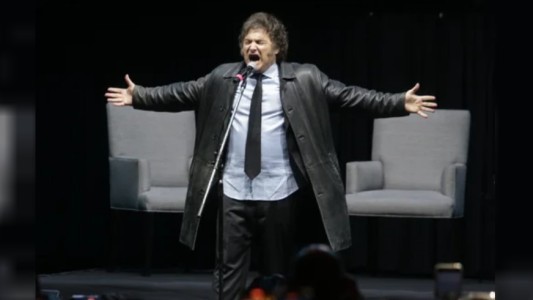 Javier Milei inicia la semana con el lanzamiento de su libro y un show musical