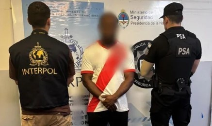 Detuvieron en el aeropuerto de Ezeiza a un ciudadano nigeriano con pedido de captura por estafas y asociación ilícita