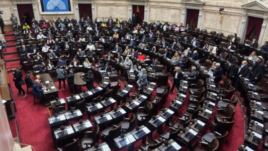 Con el quórum al límite, la oposición busca sesionar mañana para aprobar la reforma de los DNU