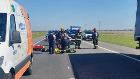 Accidente en la autopista Córdoba–Rosario: pareja herida tras caída de moto