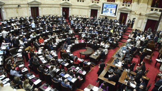 Diputados convirtió en ley la reforma que limita los DNU de Milei