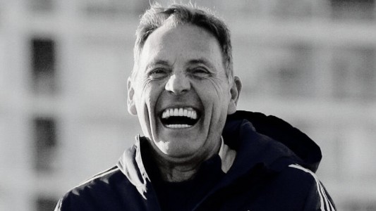 Comenzó el velatorio de Miguel Ángel Russo en la Bombonera con miles de hinchas