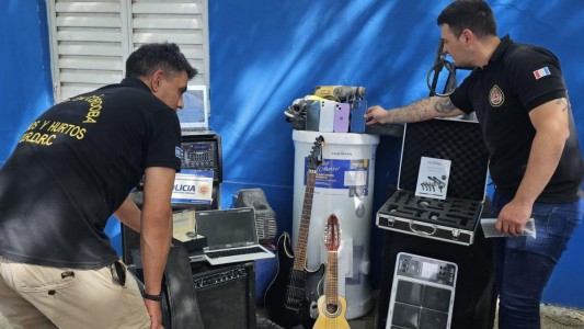 Allanamientos en Río Cuarto: secuestran dinero, armas y una moto por estafas telefónicas