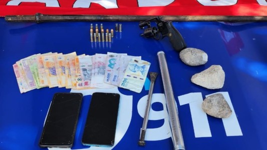 Iban armados rumbo a la cancha y fueron detenidos en barrio Yapeyú