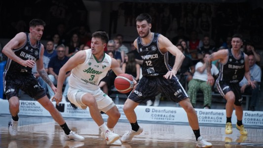 Atenas lo dio vuelta en el final, forzó el suplementario y se llevó un triunfazo en La Banda