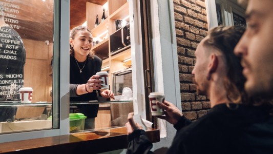 La calle Ituzaingó se transforma: llega la primera edición de “La Noche de las Compras” en Córdoba