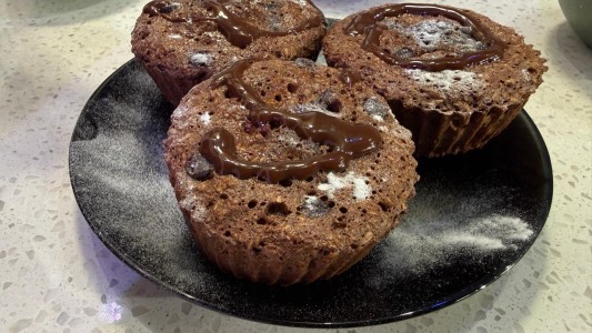 Muffins de banana y chocolate sin harina ni azúcar: fáciles y saludables