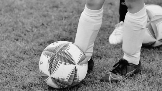 Tragedia en San Francisco: un hombre murió tras descompensarse mientras jugaba al fútbol
