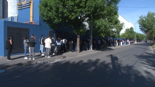 Empleo +26: largas filas para acceder a una oportunidad laboral