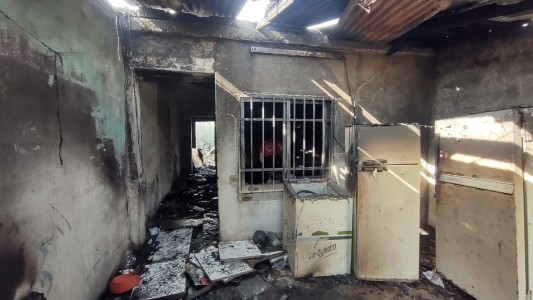 Joven desempleado perdió todo en un incendio, el fuego habría sido intencional