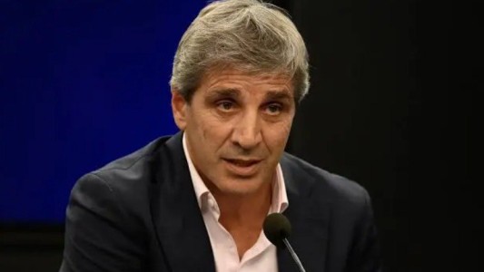 Luis Caputo en la Bolsa de Comercio: “Con el dólar no va a pasar nada, sigue el esquema de bandas”