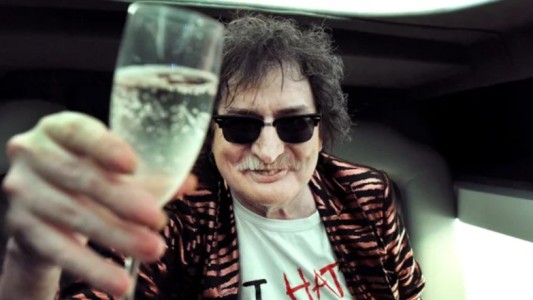 Los fanáticos de Charly García, en vigilia para celebrar su cumpleaños número 74