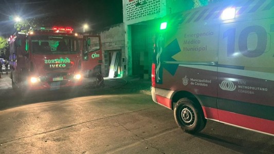 Alta Córdoba: bomberos rescataron a dos perros durante un incendio