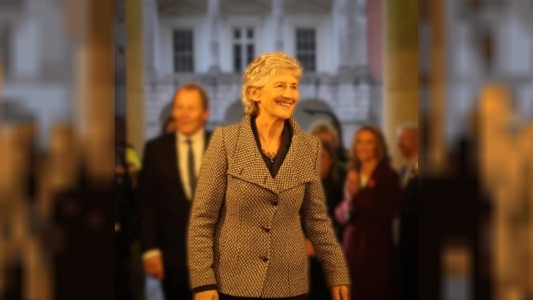 Catherine Connolly ganó las elecciones presidenciales de Irlanda