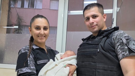 Río Cuarto: policías salvaron a un bebé que se ahogó con leche materna