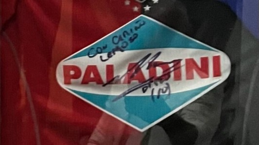 Roban una camiseta firmada por Maradona del Museo de la Industria