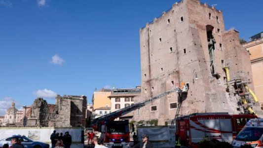 Se derrumbó una torre medieval en Roma y cuatro trabajadores resultaron heridos