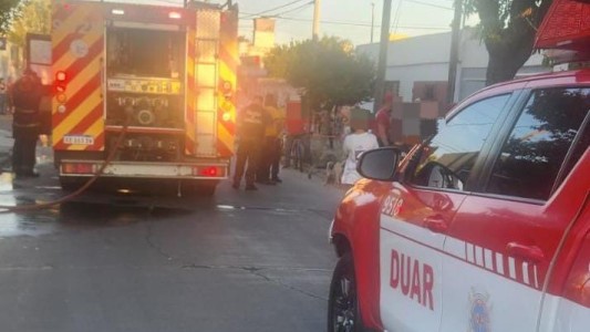 Incendio en una vivienda de barrio Urquiza: un niño fue trasladado al Hospital de Niños