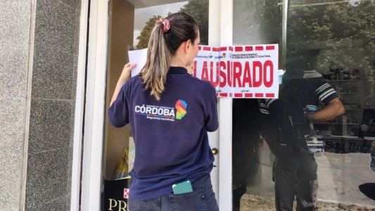 Clausuran tres locales por venta ilegal de zooterápicos en Santa María y Río Segundo