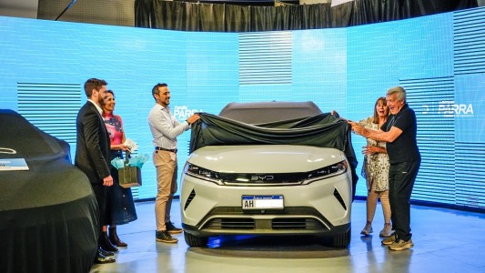 Familia Parra entregó las primeras unidades de BYD