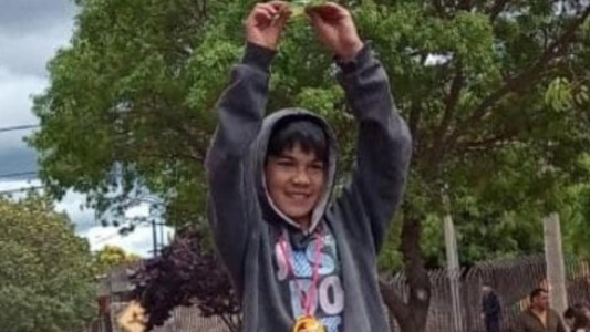 La historia de Máximo en el “Alberdi Corre 2025” conmovió a Deán Funes