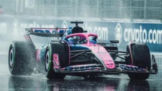 Colapinto chocó en una pista muy mojada y quedó afuera de la carrera sprint