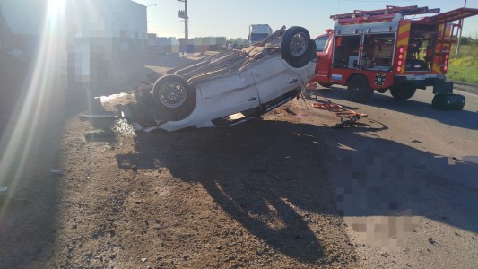 Choque fatal en La Para: un joven chocó contra un comercio y murió