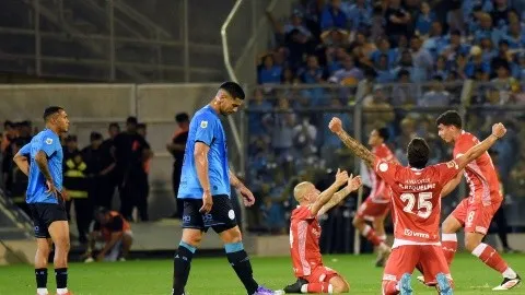 Belgrano se complica y queda fuera de la zona de playoffs tras caer ante Argentinos