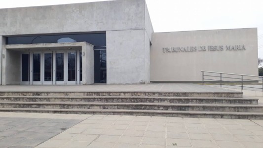 Tragedia en Jesús María: un trabajador murió tras caer mientras podaba un árbol en Tribunales