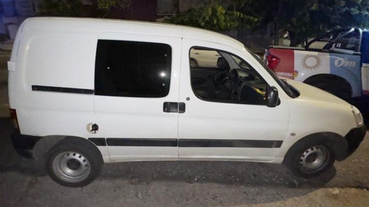 B° Cofico: detienen a dos hombres acusados de robar pertenencias de autos